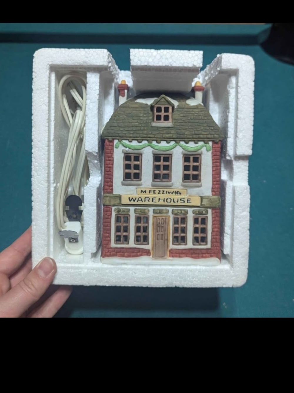 Department 56 - Dickens' Village Series - Fezziwig's Warehouse
